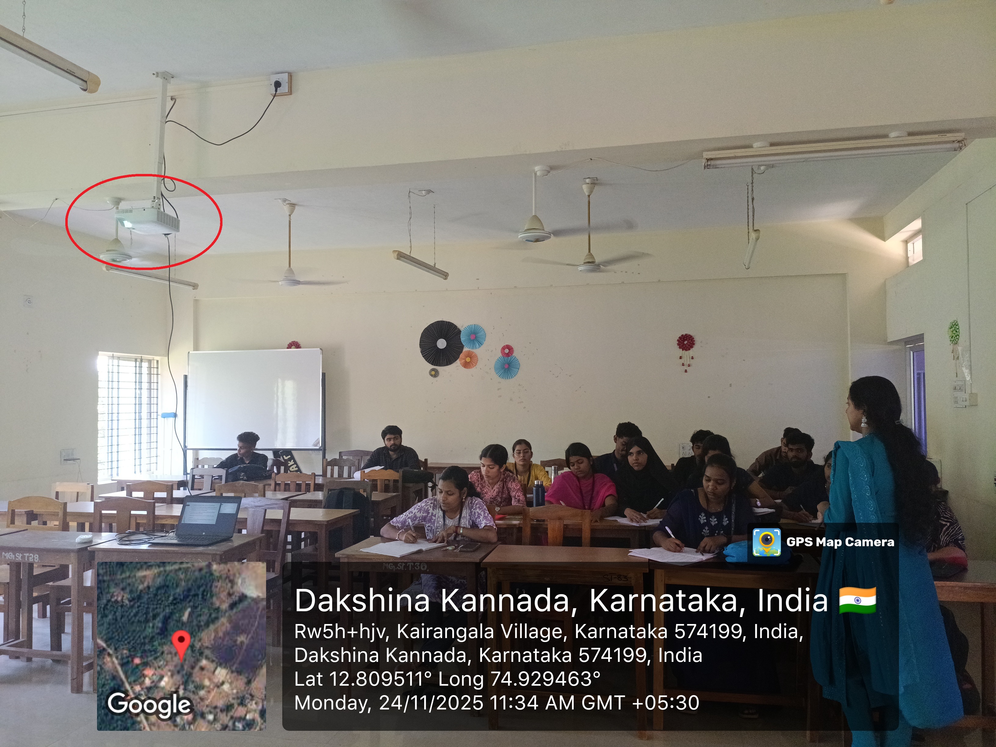 2.Economics_Class_Room-2